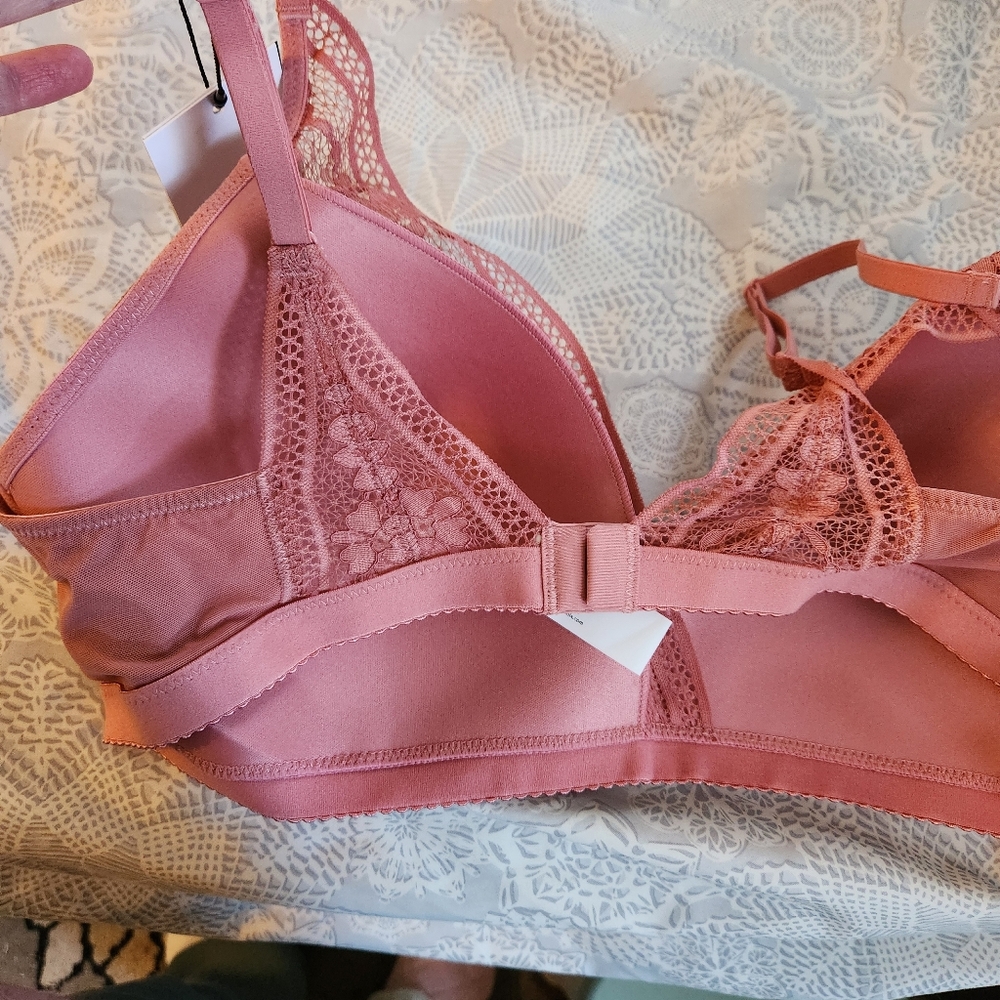 Knix lace deep v bra